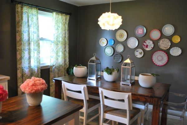 Hang plates on wall for residence interior design